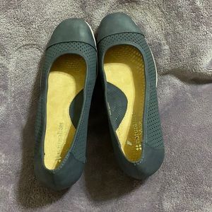 8M Naturalizer shoes. Nice gray color. Tread is 60%. New but no tags.